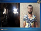 كشف ملابسات فيديو يظهر شخص يحمل سلاح أبيض يتعدى على مواطن داخل سيارة أجرة