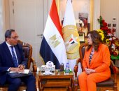 وزيرة التنمية المحلية تتابع مع محافظ قنا مشروعات التنمية واستعدادات عيد الأضحى