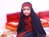 أزياء أهل سيناء.. تراث تتوارثه الأجيال وتحافظ على تفاصيله ليناسب كل عصر.. الجلباب زي الرجال يكتمل بارتداء الغترة والعقال والشماغ.. الأثواب المطرزة تتزين بها النساء.. والعباءة السوداء فرضت وجودها.. صور