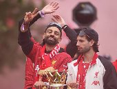 احتفالات ليفربول بلقب الدوري الإنجليزي بمشاركة محمد صلاح.. بث مباشر