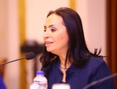 لحظة مؤثرة لوزيرة التضامن خلال عرض صورة والدها بطل حرب أكتوبر باحتفالية الأب قدوة