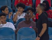 ديانج يدعم الأهلي من مدرجات استاد القاهرة في ليلة التتويج بالدوري