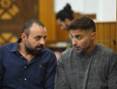 أحمد فهمى وكزبرة وفتحى عبد الوهاب يؤازرون إياد صالح فى عزاء والده (صور)