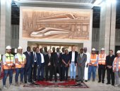 وزير البنية التحتية التشادى يزور محطة العاصمة للقطار السريع ويستقل الـLRT