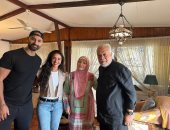 آية سماحة تزور مشيرة إسماعيل لتقديم اعتذارها الشخصي