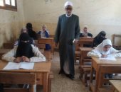 رئيس الإدارة المركزية لشئون المناطق يتفقد لجان الثانوية الأزهرية بدار السلام