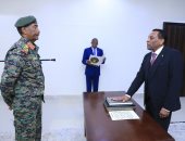 كامل إدريس يؤدى القسم رئيسا لوزراء السودان أمام عبد الفتاح البرهان