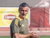 ريبيرو يحاضر لاعبى الأهلي قبل المران الثانى فى ميامى