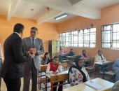 محافظ الجيزة يتفقد لجان امتحانات الشهادة الإعدادية فى الهرم.. صور