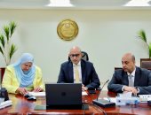 وزير التعليم يتابع امتحانات الدبلومات الفنية من غرفة العمليات