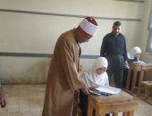 طلاب القسم العلمي يواصلون أداء امتحانات الشهادة الثانوية الأزهرية بسوهاج