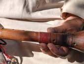 المزمار.. ارتبط صوته بالموروثات الشعبية والحصان يرقص طربًا بسماعه.. جمال الجرجوسى 30 عاما يحمل آلة المزمار فى الأفراح والموالد.. ويكشف: تعلمتها من أبويا والدى جى والآلات الحديثة أثر على تواجدها.. صور