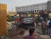سيارة ملاكي تقتحم كافيه وتصيب 4 أشخاص بمدينة 6 أكتوبر.. صور