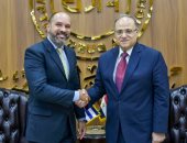 رئيس هيئة الدواء يبحث مع سفير كوبا آفاق الشراكة فى التصنيع الدوائي