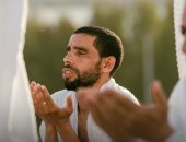 الحجاج يتوجهون لمسجد نمرة لأداء صلاتى الظهر والعصر قصرا.. فيديو