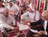 محافظ شمال سيناء يشارك أهالى وسط سيناء فرحة عيد الأضحى ويستجيب لمطالبهم