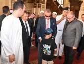 محافظ جنوب سيناء يوزع هدايا على الأطفال بمدينة شرم الشيخ.. صور