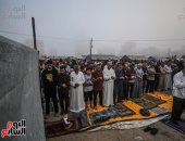 رغم غياب فرحة العيد.. النازحون فى غزة يؤدون صلاة العيد وسط الخيام والدمار