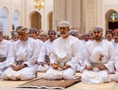 السلطان هيثم يؤدى صلاة العيد بمسجد السلطان قابوس بعُمان.. صور