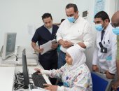 رئيس هيئة الرعاية الصحية يتفقد أقسام الطوارئ والأشعة والرعايات بمجمع السويس الطبي