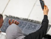 من قلب الحرم.. الحجاج يعايدون أحبتهم برسائل من أطهر بقاع الأرض