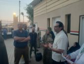 وكيل وزارة الصحة بسوهاج يتفقد مستشفى المراغة ويقرر صرف مكافأة شهر لطبيبة