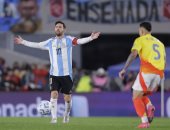 تعادل الأرجنتين ضد كولومبيا 1-1 وليو ميسي لا يكمل المباراة.. فيديو
