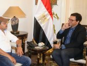 وزير الثقافة يلتقى محمد هنيدى لبحث تقديم عروض مسرحية بالمحافظات
