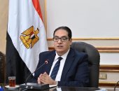 سامى عبدالصادق يتلقى تقريرا حول انتظام طلاب جامعة القاهرة الأهلية 