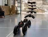 طائرة بدون طيار تتحول بسلاسة بين وضعى الطيران والقيادة على الأرض.. فيديو