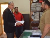 محافظ الغربية يجرى جولة مفاجئة داخل مبنى الوحدة المحلية بسبرباى بمركز طنطا