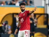 الأهلي يترقب موقف الشحات من العروض الخارجية وعبد القادر مرشح للاستمرار بالموسم الجديد