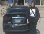 الداخلية تضبط متهمة بثنى لوحات سياراتها.. فيديو
