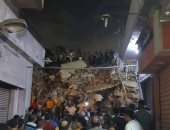 إخلاء عقار مجاور للمنزل المنهار فى السيدة زينب من السكان
