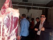 تحرير 23 محضرا فى حملة لرفع الإشغالات وضبط الأسواق بطهطا سوهاج