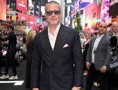 براد بيت يلمح لدوره القادم في العرض الأول لفيلم "F1"