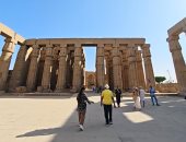 أفواج يومية من حول العالم تحقق زيارات كبيرة فى معابد الأقصر.. فيديو