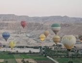 رحلات البالون الطائر ومعابد الأقصر.. سحر لا يقاوم يخطف قلوب سياح العالم