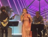 كارمن سليمان تحيى حفل مهرجان موازين وتعانق العلم المغربى.. صور
