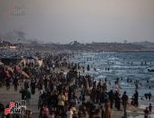 مع استمرار القصف.. هروب أهالى قطاع غزة إلى الشواطئ بعد ارتفاع درجات الحرارة