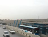 الأتوبيس الترددى يواجه عشوائية الميكروباص على الدائرى.. المحطات بوسط الطريق وتربط مع مواقف سيرفيس وساحات انتظار.. أبلكيشن موبايل لحجز التذاكر ومواعيد ثابته للوصول وأسعار التذاكر فى المتناول