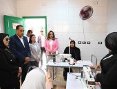 افتتحه رئيس الوزراء منذ أيام.. تعرف على مشروع مشغل البحراوية.. أطلقته حياة كريمة بالظهير الصحراوى للبحيرة.. يدرب النساء على المشغولات اليدوية وفن الأجرومى.. يستهدف تمكين المرأة الريفية اقتصاديا واجتماعيا.. صور
