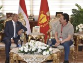 محافظ بورسعيد يبحث مقترح استضافة المهرجان القومي للمسرح المصري مع الفنان محمد رياض