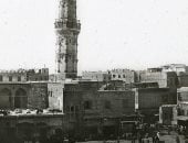 حكاية مسجد الشيخ إبراهيم باشا بالإسكندرية.. يعود تأسيسه إلى عام 1240 هجريًا .. مسجد معلق بُنى لخدمة طلاب العلم.. وخبير أثرى: عوائد المحلات أسفل المسجد خصصت لصالح الطلاب لدراسة الدين.. صور