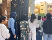 بدء إجراءات تفتيش طلاب الثانوية العامة بالجيزة قبل أداء امتحان اللغة العربية