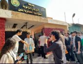 إدارة الدقى التعليمية توزع المياه على الطلاب قبل أداء امتحان اللغة العربية