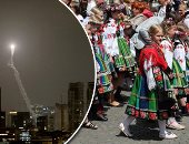 العالم هذا المساء.. إيران تبدأ عملية "بشائر الفتح" باستهداف القواعد الأمريكية في دول الخليج.. وسماع دوي انفجارات في العاصمة طهران.. كرنفال كوربوس كريستى ببولندا يواصل فعالياته بملابس تقليدية وفقرات استعراضية