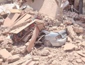 إنقاذ سيدة وطفل من عقار شبرا المنهار.. صور