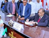 محافظ سوهاج ستمع إلى مطالب وشكاوى المواطنين فى اللقاء الجماهيرى