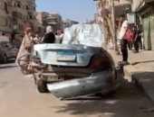السيارتان الأسوأ حظا فى مصر.. انهار عقار شبرا عليها وساواهما بالأرض (فيديو)